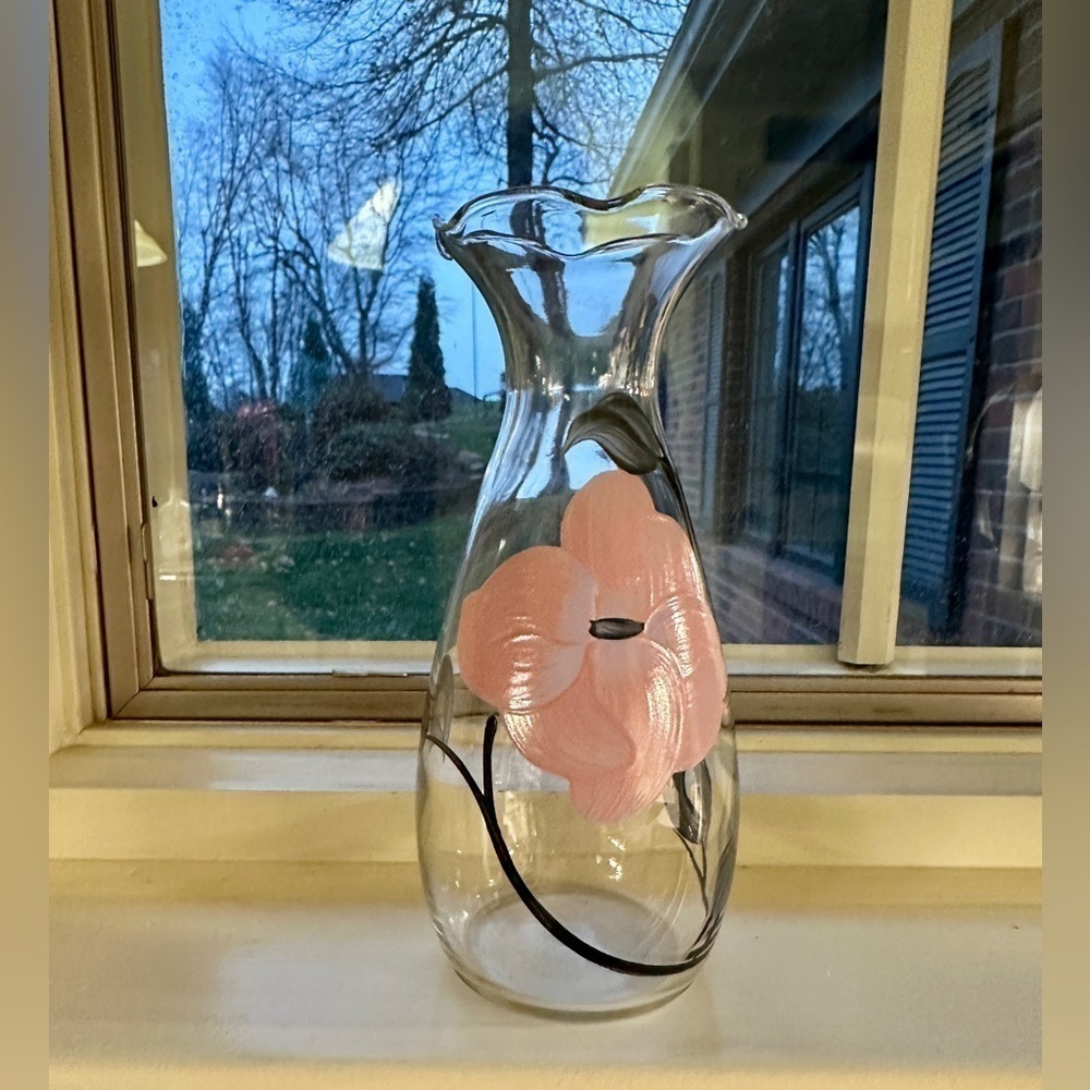 ANCHOR HOCKING, HAND PAINTED BUD VASE. PINK FLOWER WITH GREY/BLACK STEM.